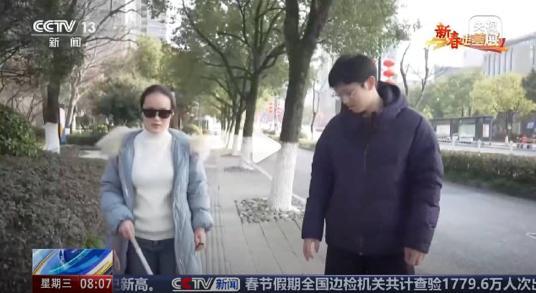 国产AI助盲眼镜的迭代，标志着无障碍科技从实验室走向实用化，实现了技术突破与人文