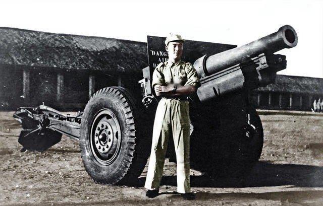 历史知识郝柏村将军，1943年 蓝姆迦基地 担任重炮兵第1旅上尉连长的郝柏村 时
