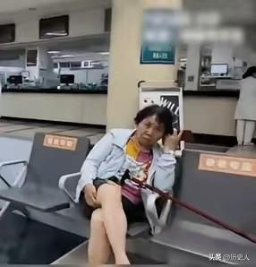 火到央视网了！2025年，江苏，一男子偶遇15年未见的高中班主任，男子一眼就认出