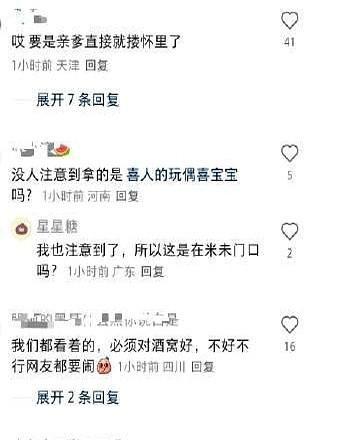 他不是在演爸爸，是把爸爸当终身职业干了。
早上六点四十送孩子上学，晚上九点陪读英