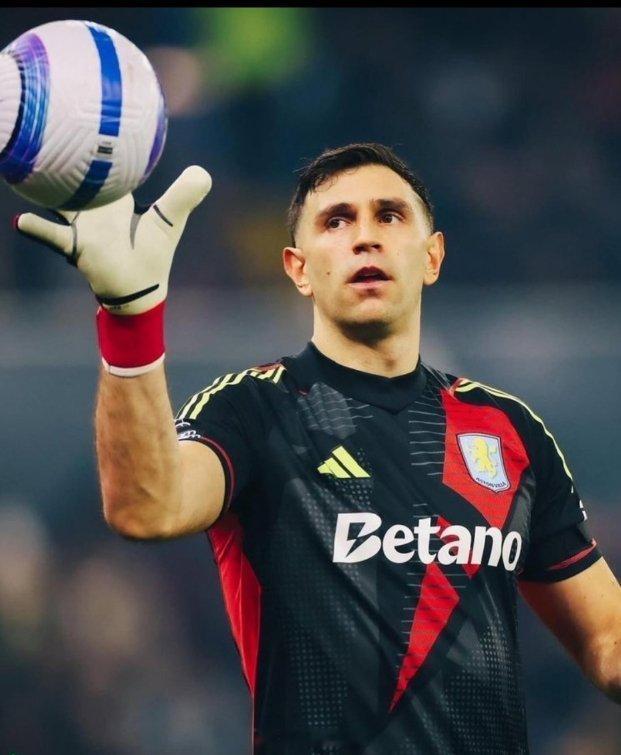 🙏🏆 迪布·马丁内斯距带领阿斯顿维拉赢得他的首个冠军头衔仅差三场比赛！今天，