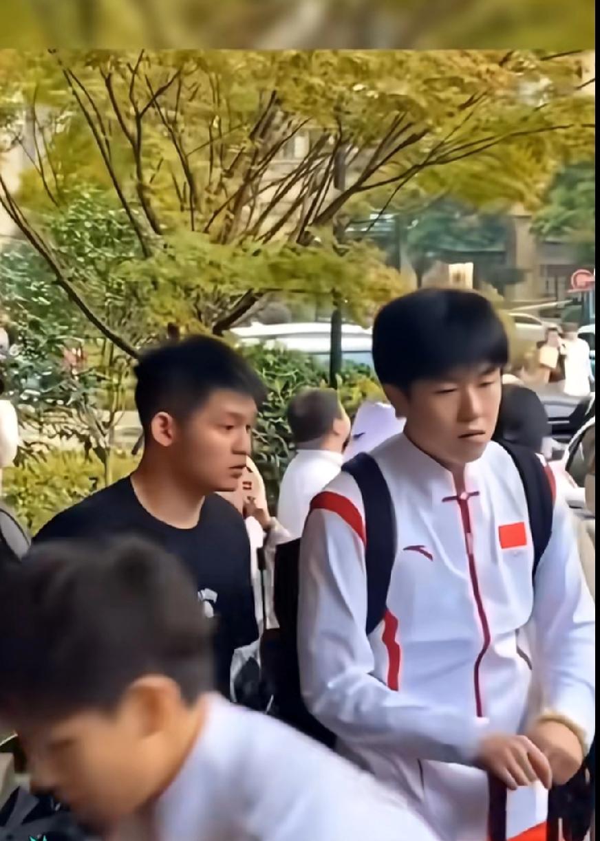 谁能想到！当年那个“呆呆的盖盖头”，是杭州亚运会独揽四金的王楚钦
 
刷到杭州亚