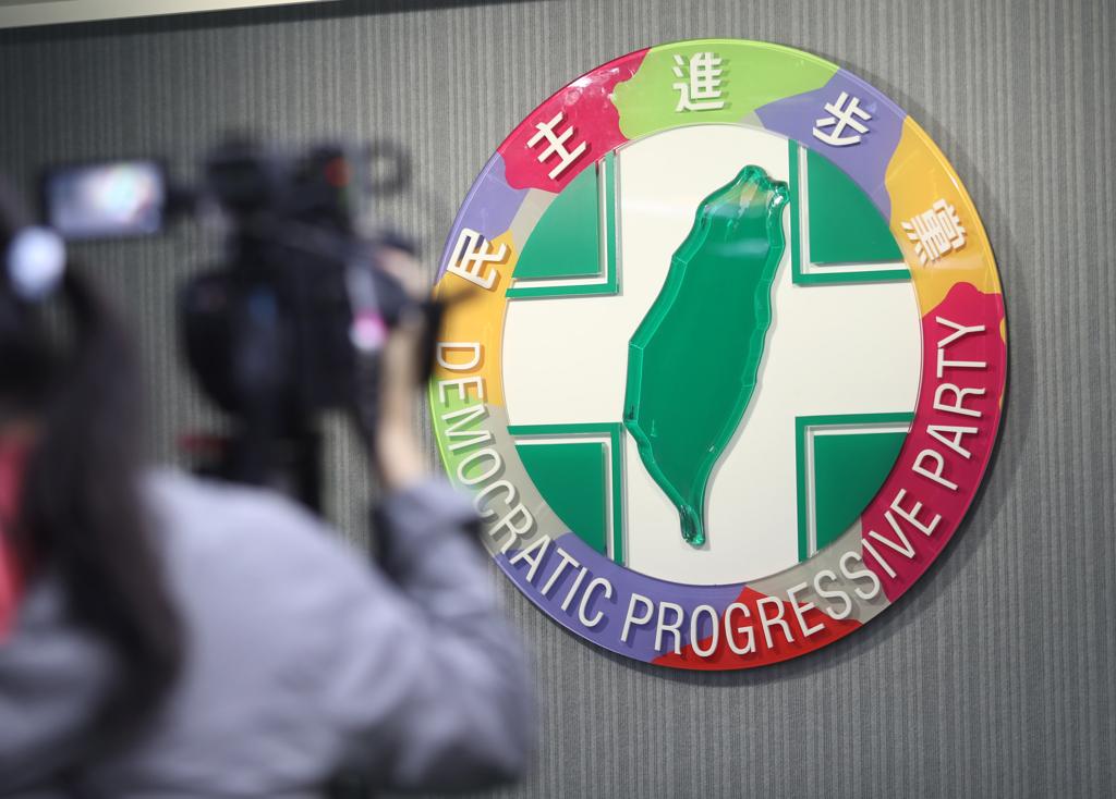 不爽赖清德？詹江村PO出2人选举广告牌酸：民进党茶壶风暴正在滚的冒泡
2026年