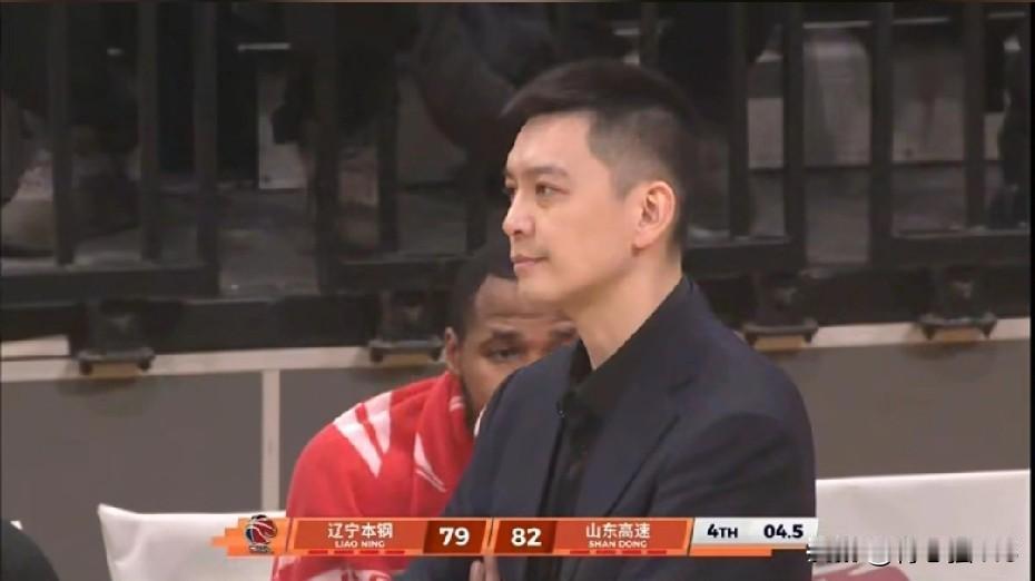 现在的辽宁男篮就是中下游水平，外援不行本土球员也不争气，看看人家那手感，也不知道