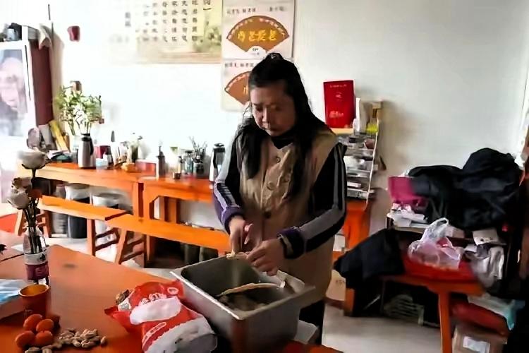 “活菩萨转世！”浙江一老板娘在医院旁开餐馆，四年不收费，不问身份，吃完就能走，不