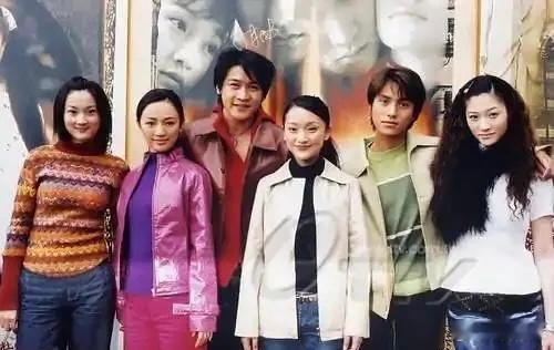 20多年前《像雾像雨又像风》去台湾宣传的新闻图，服装已过时，但每个人都那么亮眼，