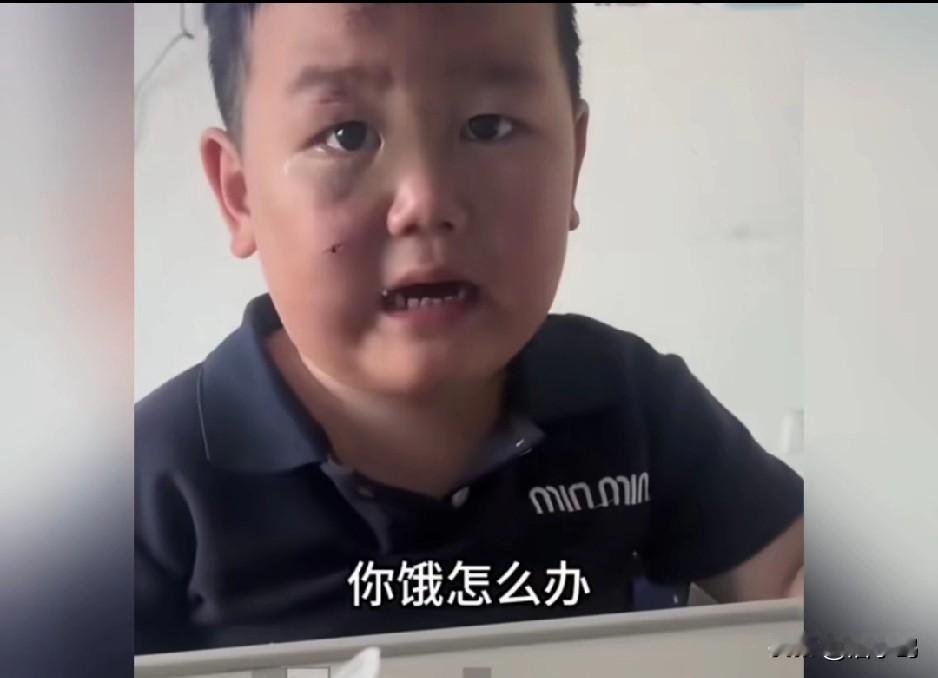 这孩子，火了！
用勇敢、纯真、懂事征服了网友！

看了这孩子的故事，才知道妈妈一