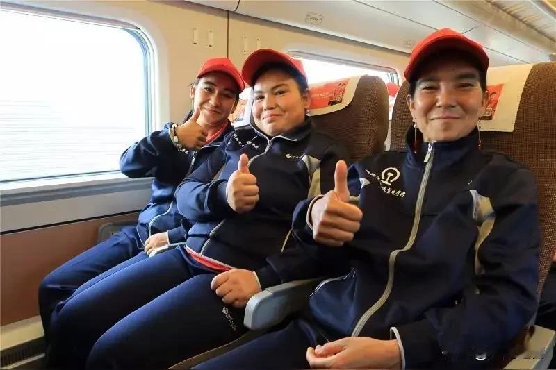 国铁集团推出敬老出行惠民政策 60岁及以上老人限时享动车票价9折优惠
 
近日，