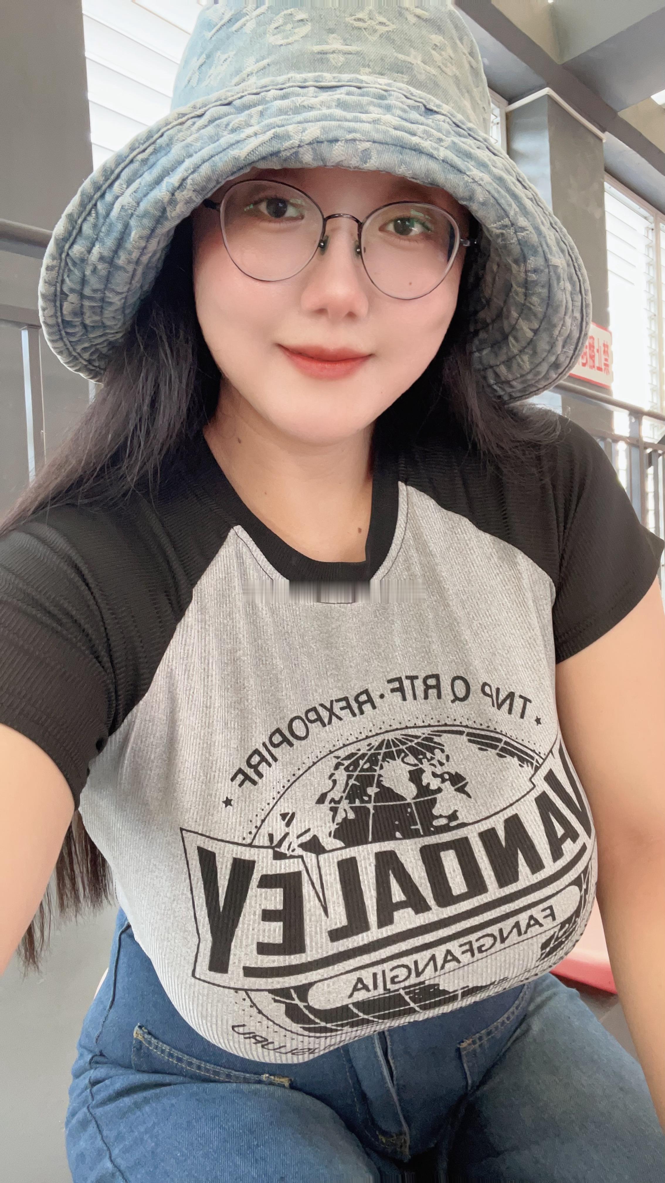 低头看看自己的肉~真是甩也甩不掉的温柔呢~#泡泡四叶草[超话]##温柔#  ​​