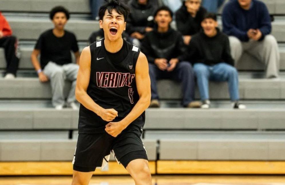 张博源正在朝着丁彦雨航的模板前进，在美国高中张博源已经没有任何问题，他可以单场比