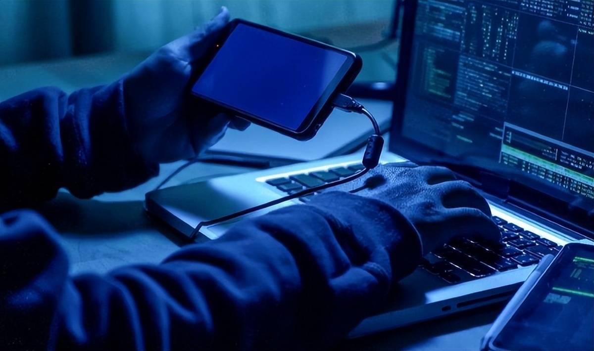 反诈内鬼现形！国家反诈APP竟成敛财工具

所有人都在装国家反诈APP防诈骗，可