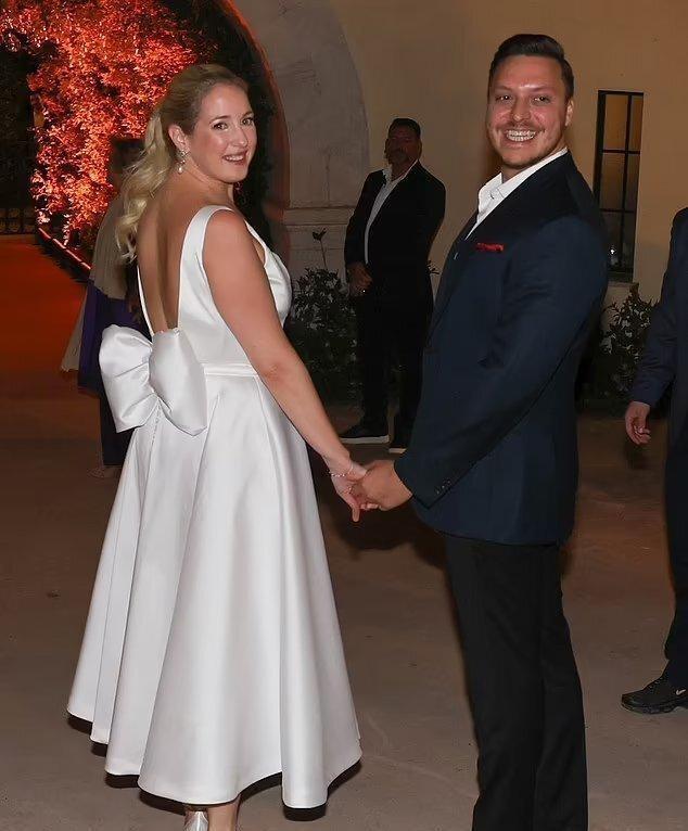 41岁希腊公主大婚，推迟两次后终成美国律师的新娘，三家王室齐聚
希腊公主狄奥多拉