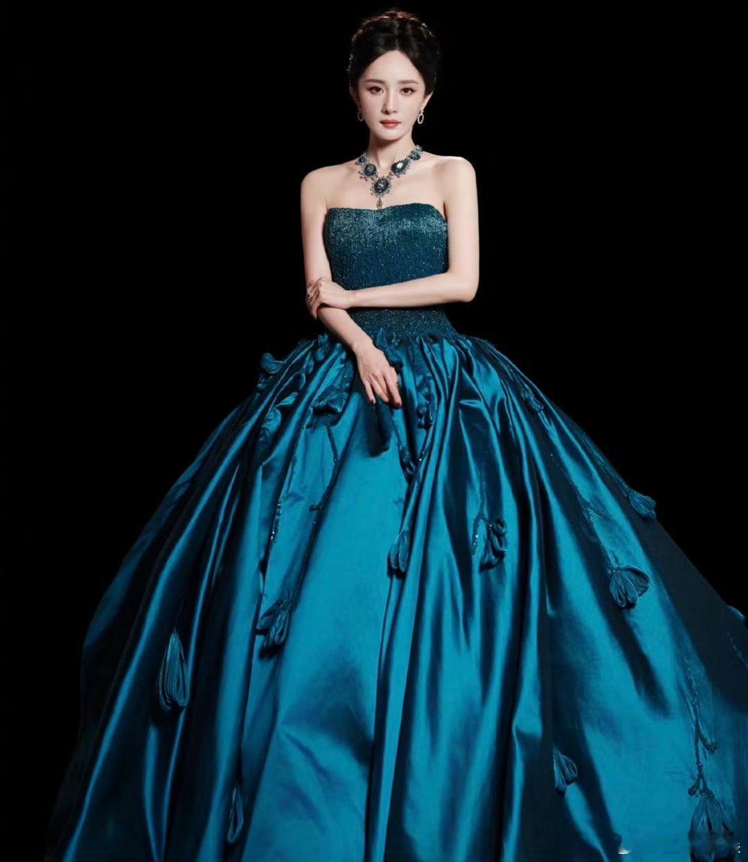 在这个被催婚催生焦虑裹挟的时代她们用自己的经历告诉我们：女性的人生有无限可能婚姻