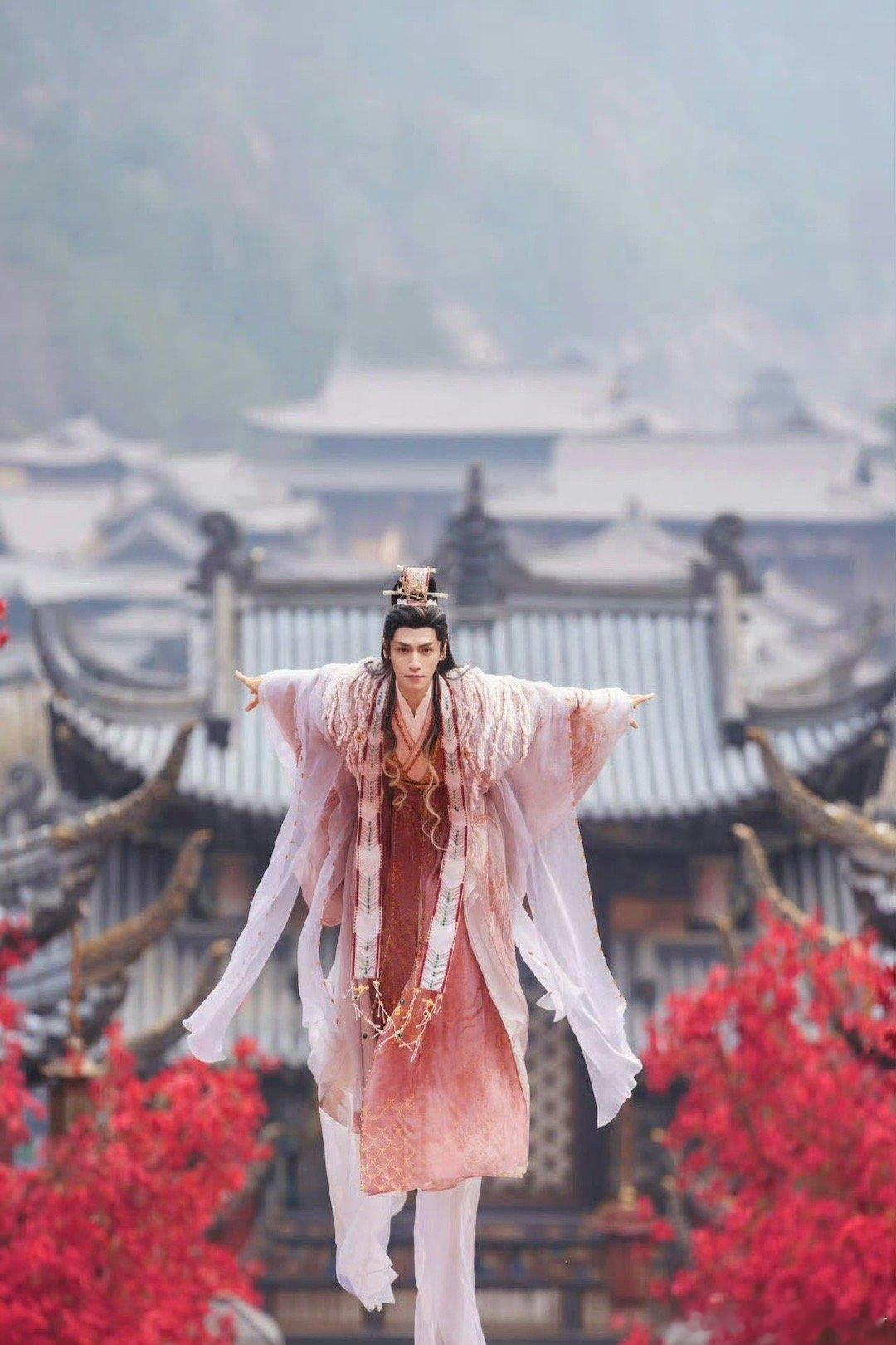 让罗云熙穿古装跳舞的是天才 罗云熙古装舞姿惊艳！《长月烬明》暗夜独舞到《水龙吟》