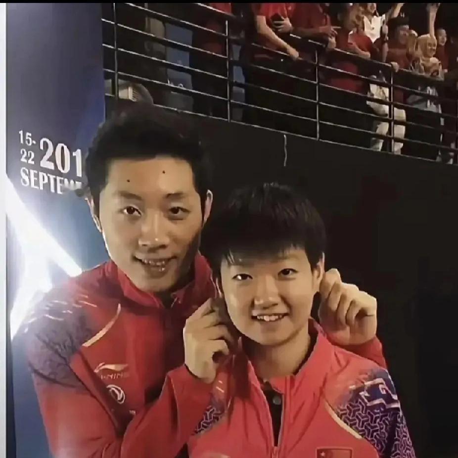 许昕归队陪练孙颖莎！左撇子专属陪练，叔侄俩太好磕
 
刷到最新消息，许昕特意归队