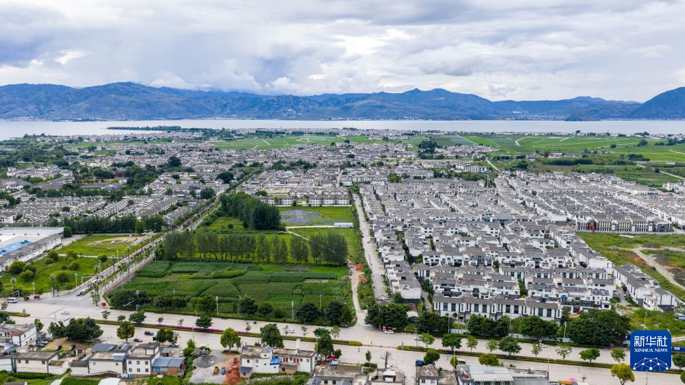 滇藏公路通车50周年：山河之间 长路向前
