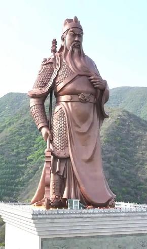 关羽素来敬重忠义勇士，为何执意斩杀庞德、不愿劝降感化？


答案藏在庞德的刚烈态