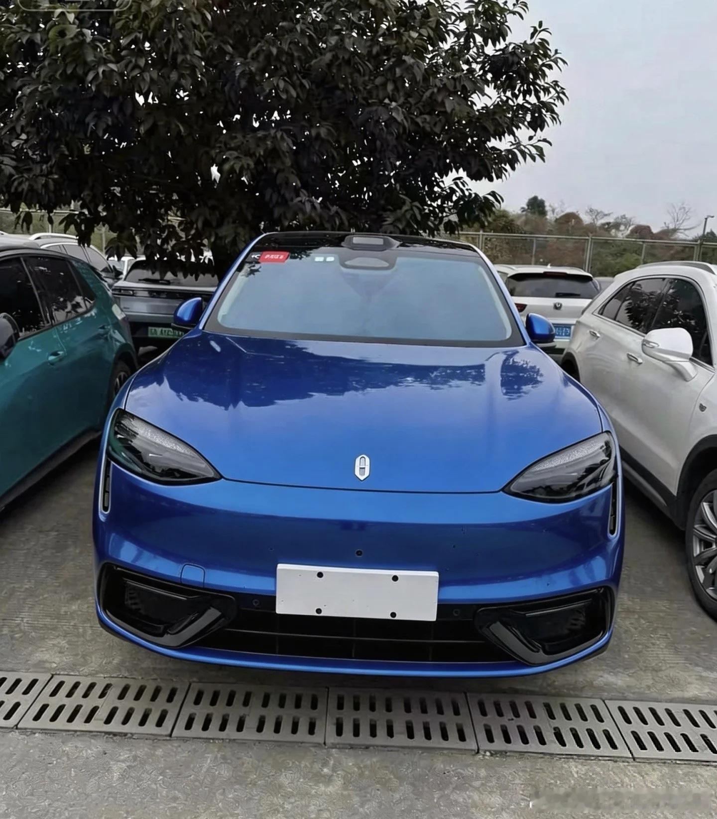 蓝色，银色，白色，M6实车。银色不错，配黑耀应该好看，日常耐看耐用。问界m6