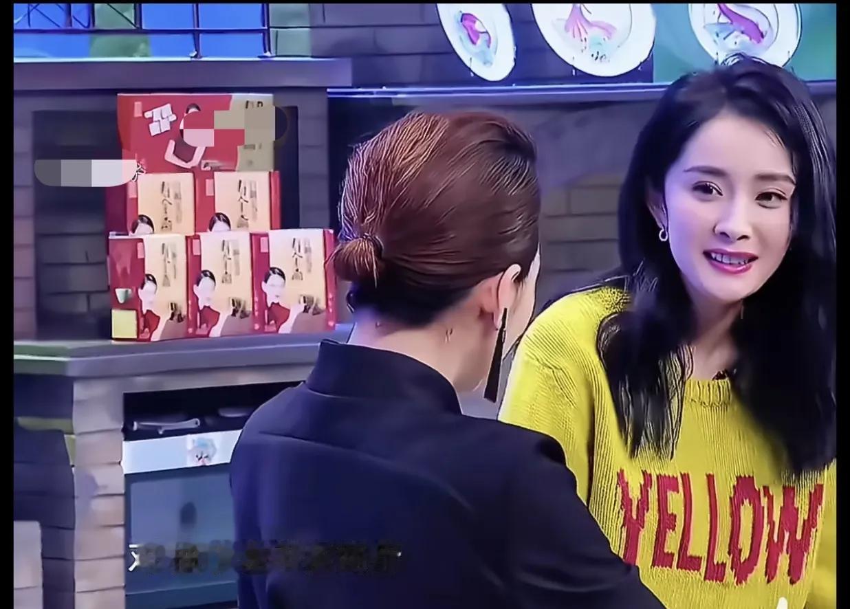 一次，小S犀利地问杨幂:像你长得这么完美的女人，你能说出自己有什么缺点吗？

结