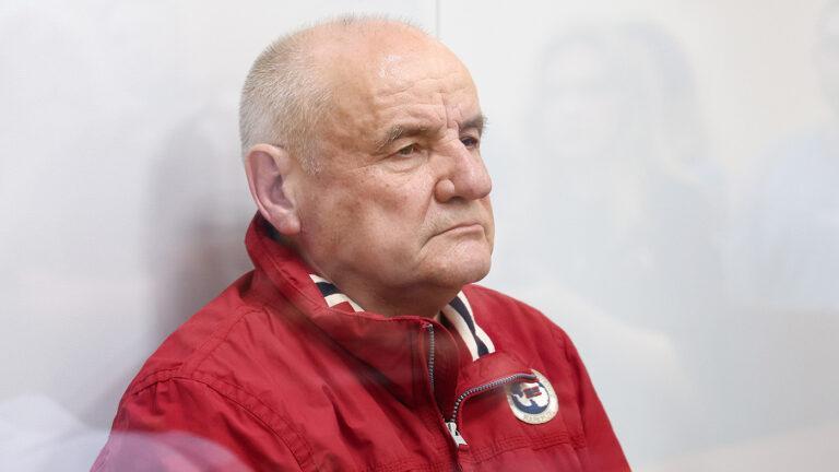 俄罗斯前国防部副部长帕维尔·波波夫，被莫斯科法院判处19年严格管制监禁，同时罚款