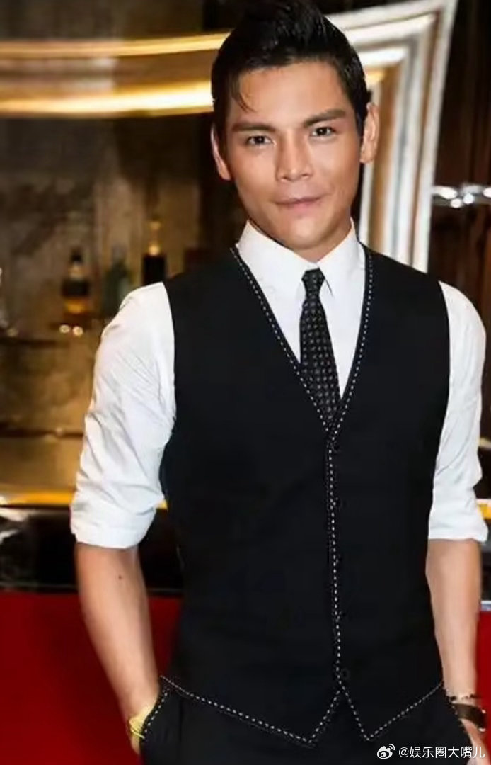 向佐给向华强评论要拍短剧向佐向华强进军短剧市场 向氏父子组团冲短剧赛道了！向华强