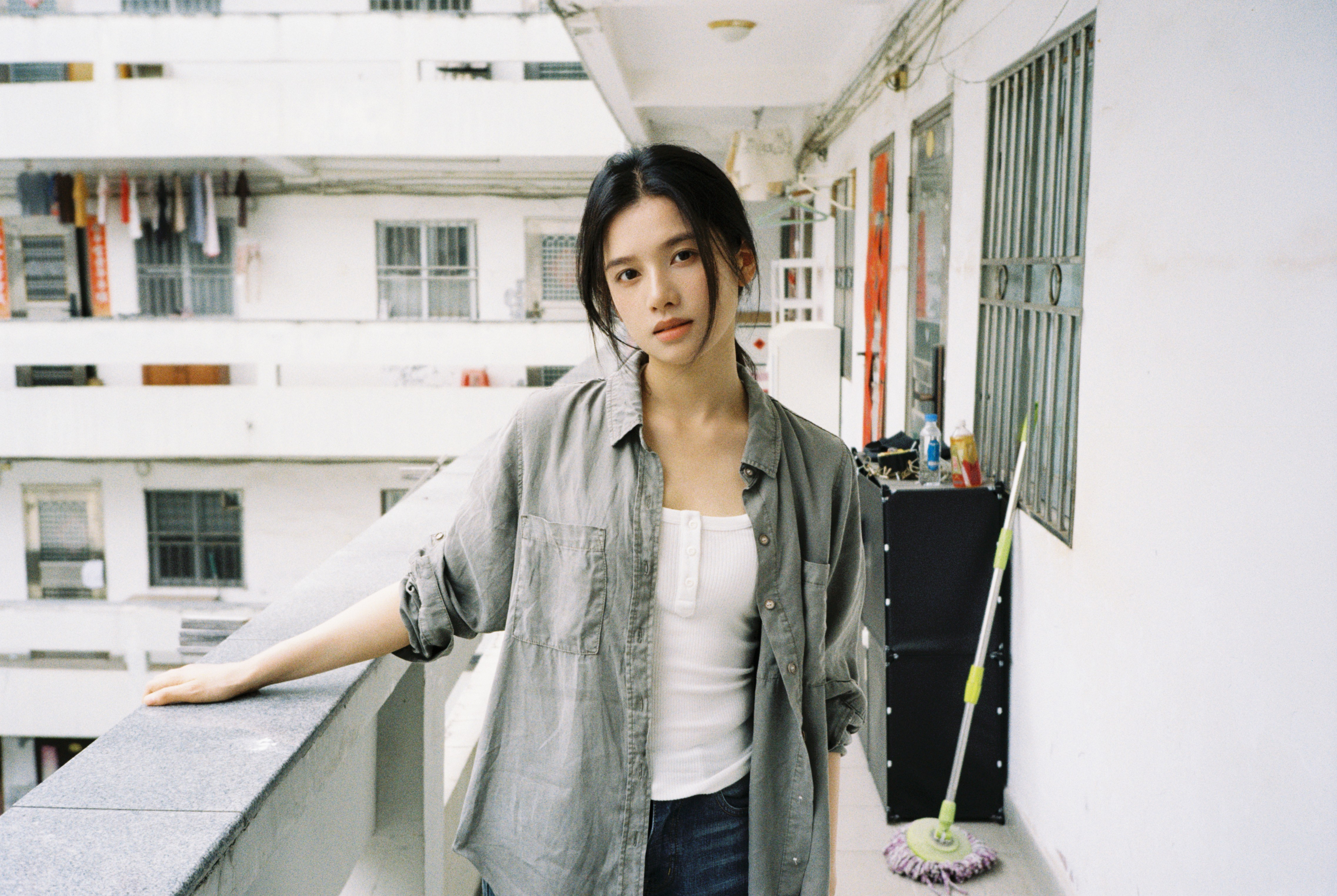 张婧仪 被世界安静地包裹着的 