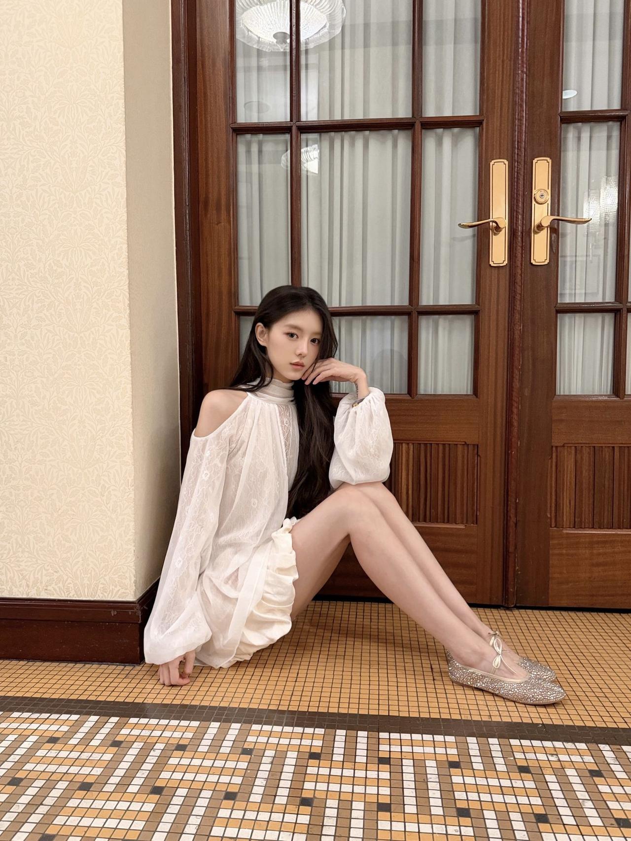 小清新女生就像春日里的微风，干净、自然又灵动。在穿搭上，她们懂得用简单的元素穿出