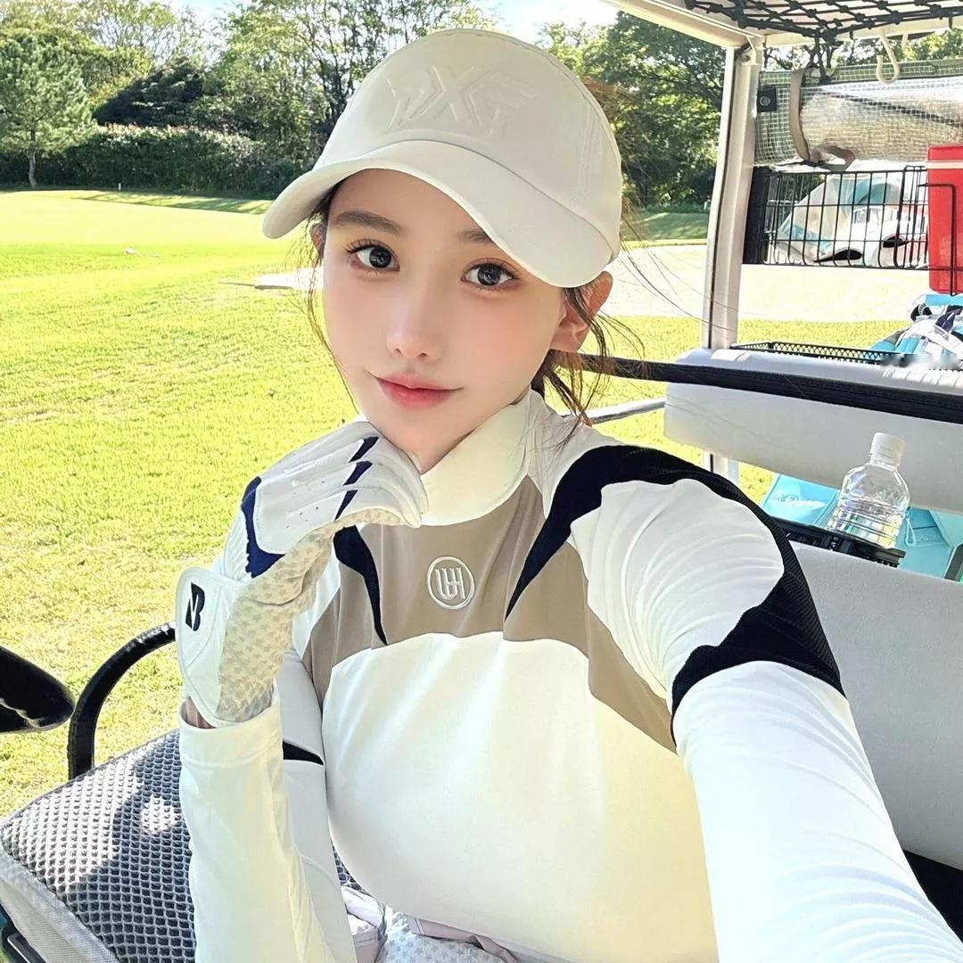 阳光明媚的高尔夫球场，少女与球杆的甜蜜自拍🏌️‍♀️👩‍🏌️
