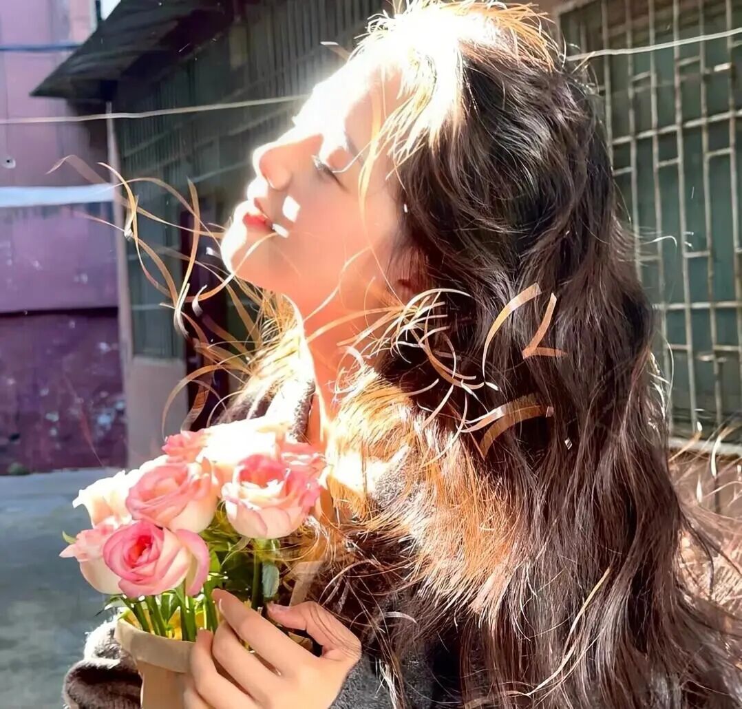 𝓼𝓱𝓪𝓻𝓮头像｜高能量氛围感捧花女生头像 