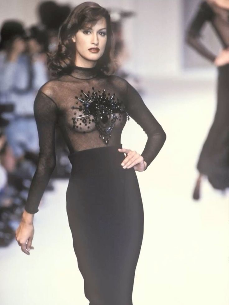 Cholé 1992秋冬系列时装秀，由Karl Lagerfeld操刀设计，和他