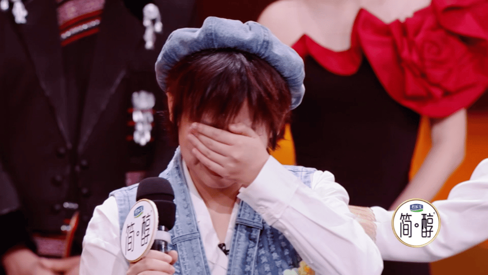 央妈音综选手被淘汰哭到说不出话21岁的刘雅妮真的太让人心疼了，一票之差止步中国唱