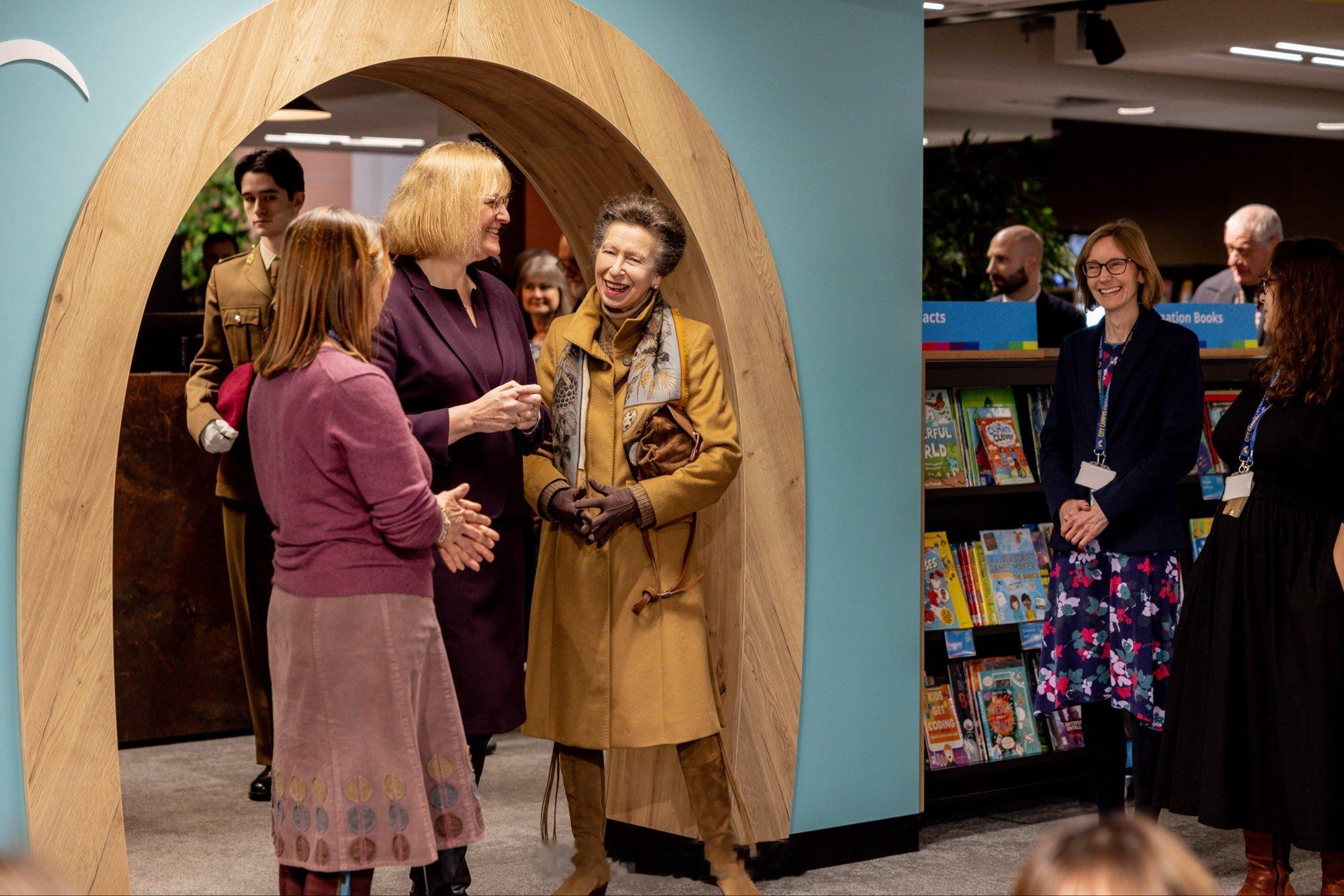 英国王室  2026年1月16日，安妮长公主在格洛斯特为格洛斯特郡大学开放新的城