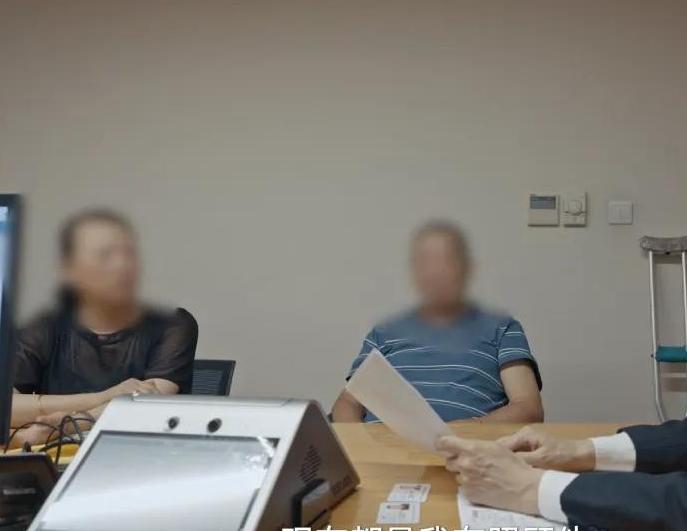 “万万没想到！”7月21日报道，上海，一老人癌症晚期，想送一套房给女友，让她照顾
