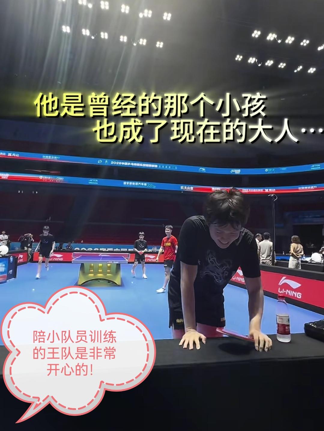 曹巍说，他是曾经的那个小孩，也成了现在的大人。
楚钦好友，草莓熊晒出了山东魏桥俱