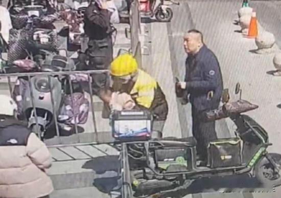 那个扔下订单的外卖小哥，让我看到了平凡英雄的模样

我对外卖小哥心存敬意，每当看