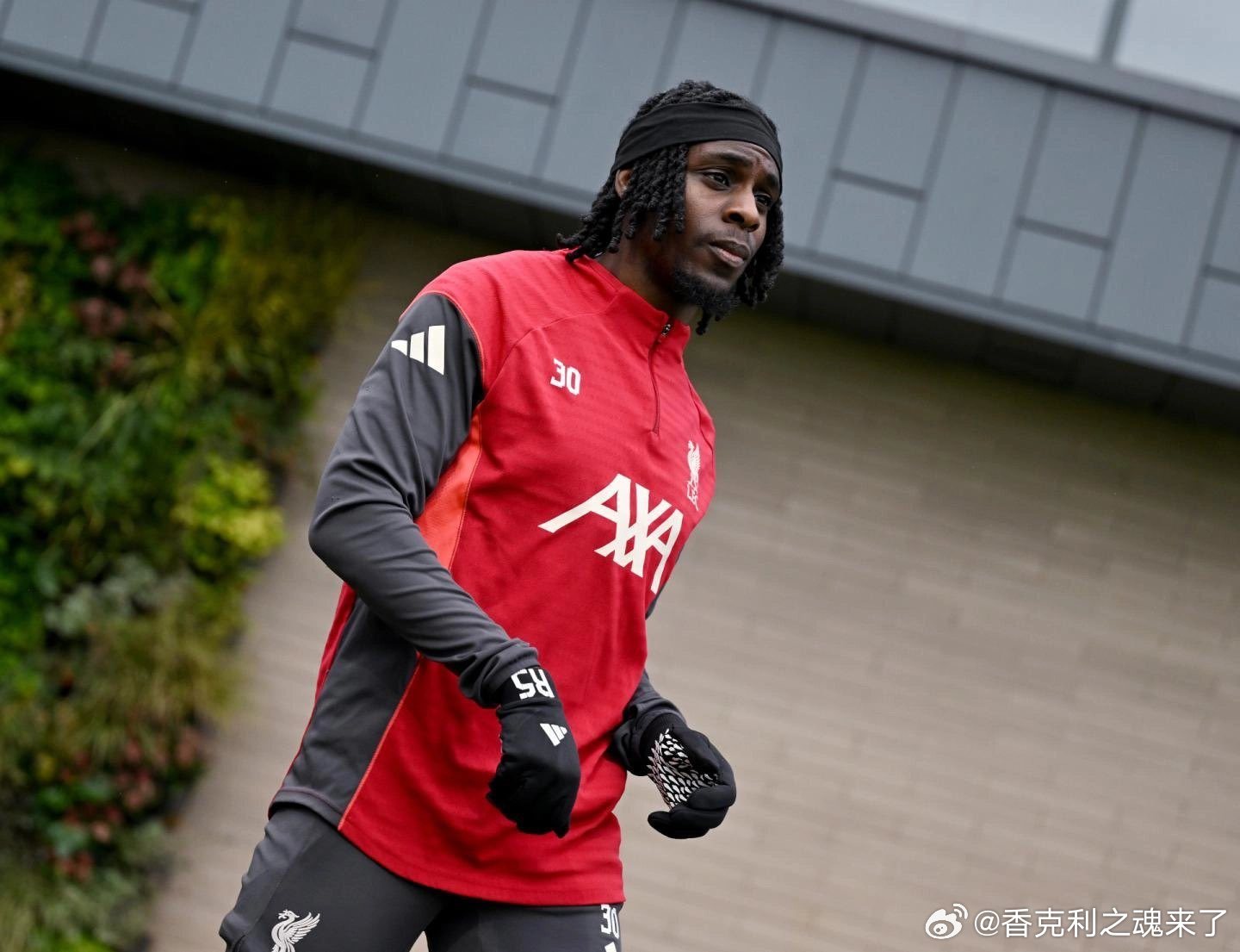 斯洛特谈弗林蓬：“荷兰国家队队医告诉我们，当时把他换下是预防措施。但他今天晚些时