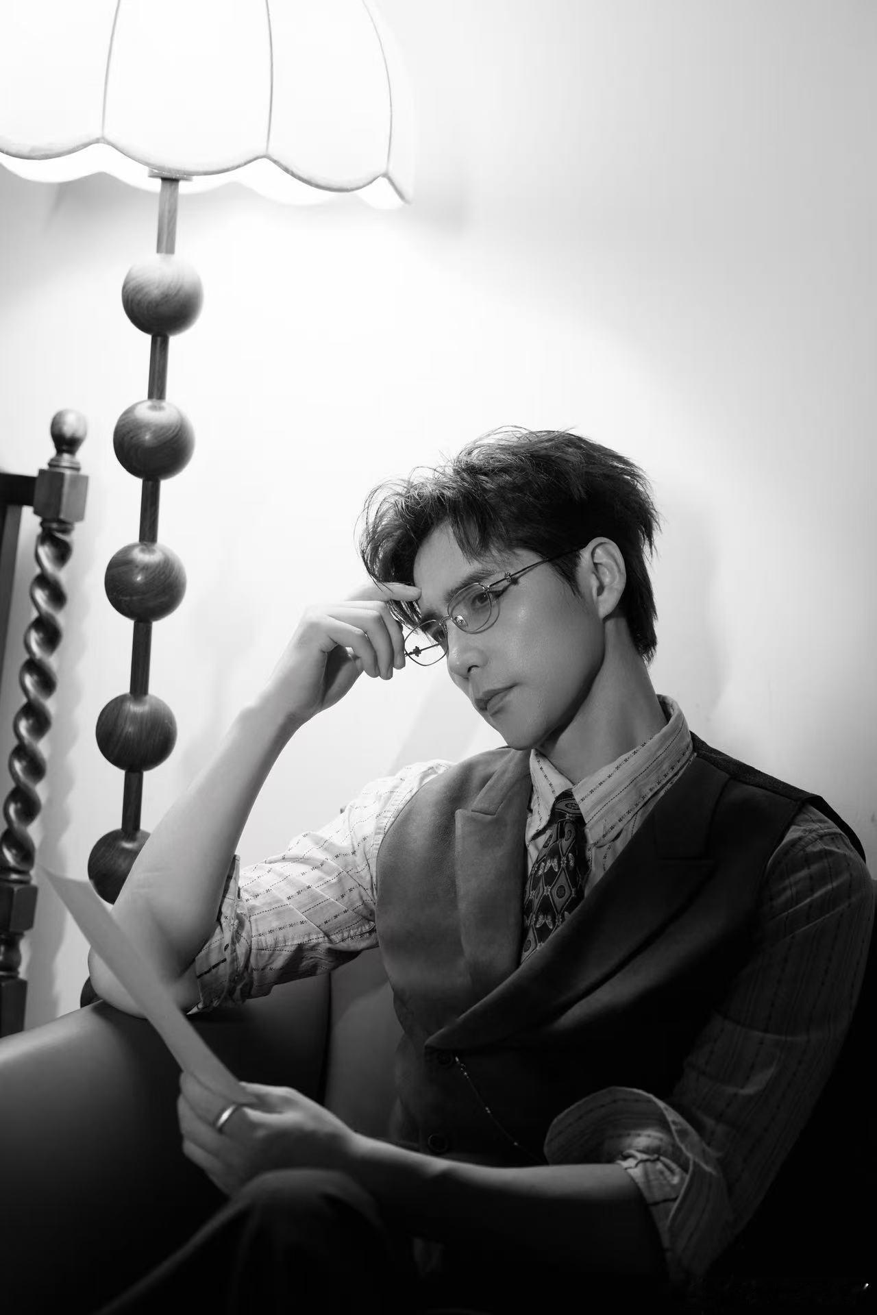 阿云嘎晋级披荆斩棘 晋级继续往前走，回看几轮公演，大多时候他都在做团队粘合剂，优
