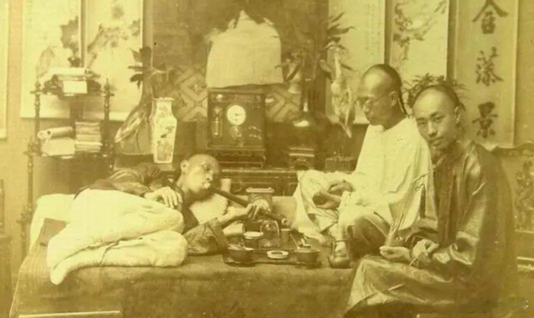 不能忘却的惨痛！“鸦烟流毒，为中国三千年未有之祸”。鸦片大量输入，使中国每年白银