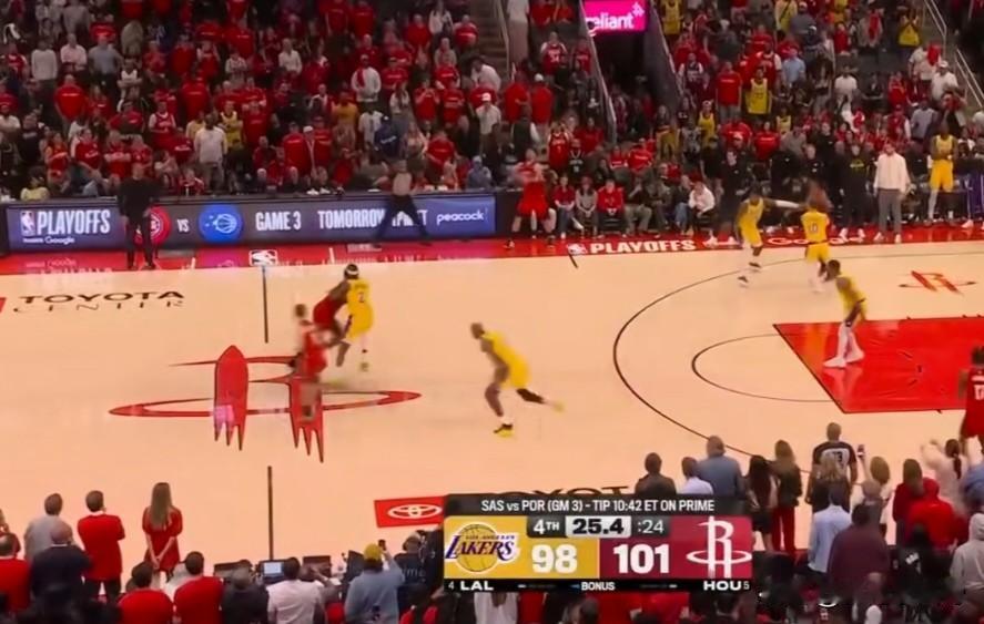 看了这场比赛最后时刻，气不打一处来，好好胜局被葬送，一次进攻时间，还有球权，怎么