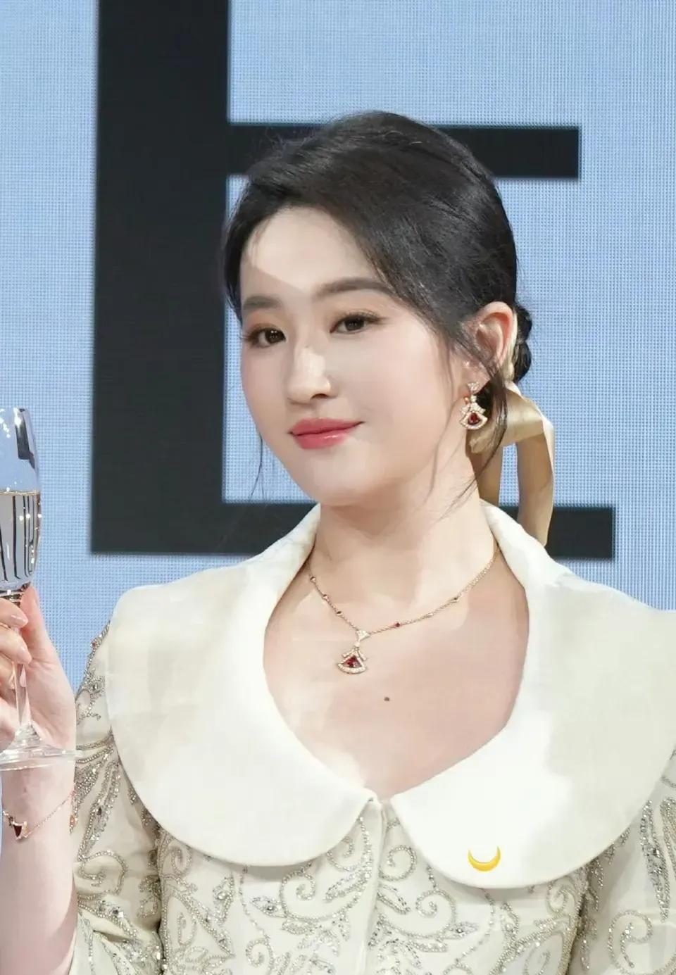 当年，李安要拍《色戒》，但却找不到合适的女主角。

李安找过舒淇和大S，她们看过