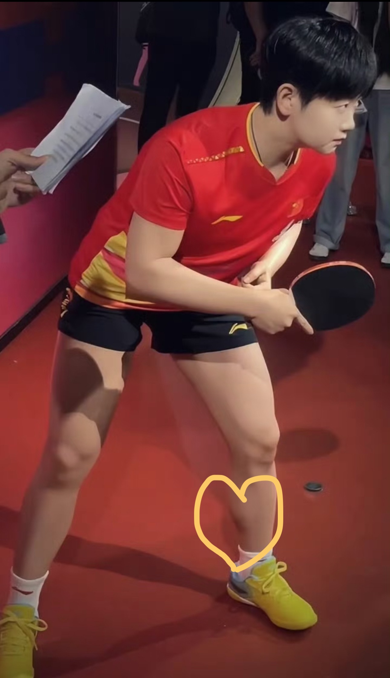 连莎莎年复一年练习发球导致常年无法消散的小腿淤青都有还原孙颖莎蜡像入驻上海杜莎