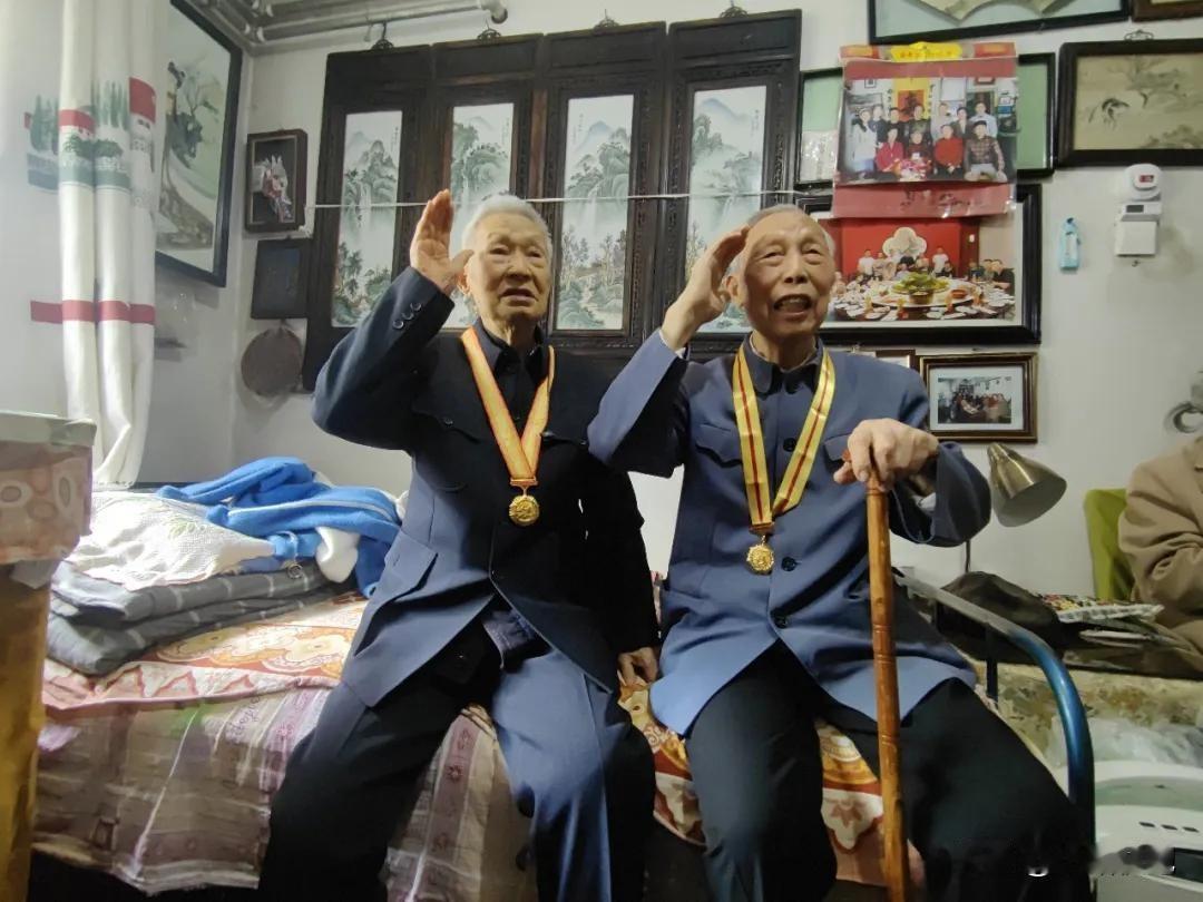 电波架生死通道，老兵半生念忠魂！陈佩琦一身赤诚，守住跨越岁月的军人信仰
 
陈佩