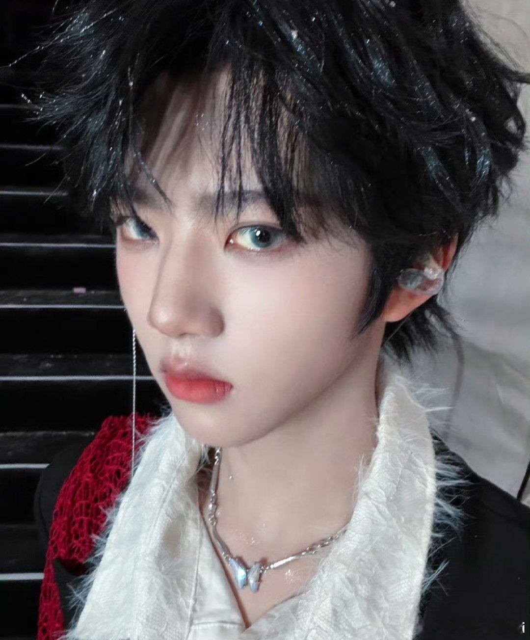 张函瑞荣耀之战彩排，所有人把目光放在张函瑞身上，好美萌的小猫🐱 