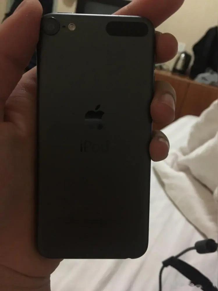 整理书房一不小心发现了这个玩具想当年这可是很多帅哥美女的标配啊打游戏听歌看视频体