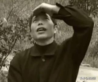 1982年11月，神农架附近村民张新泉在地里种土豆，忽然听到空中传来沉闷的哨声。