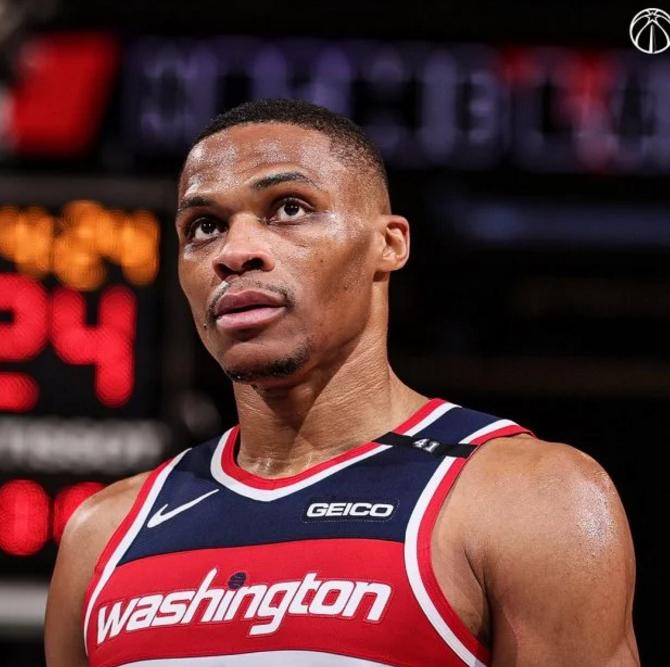 威少即将成为历史第一人！火箭你后悔吗？
4月27日，NBA常规赛奇才对决马刺，2