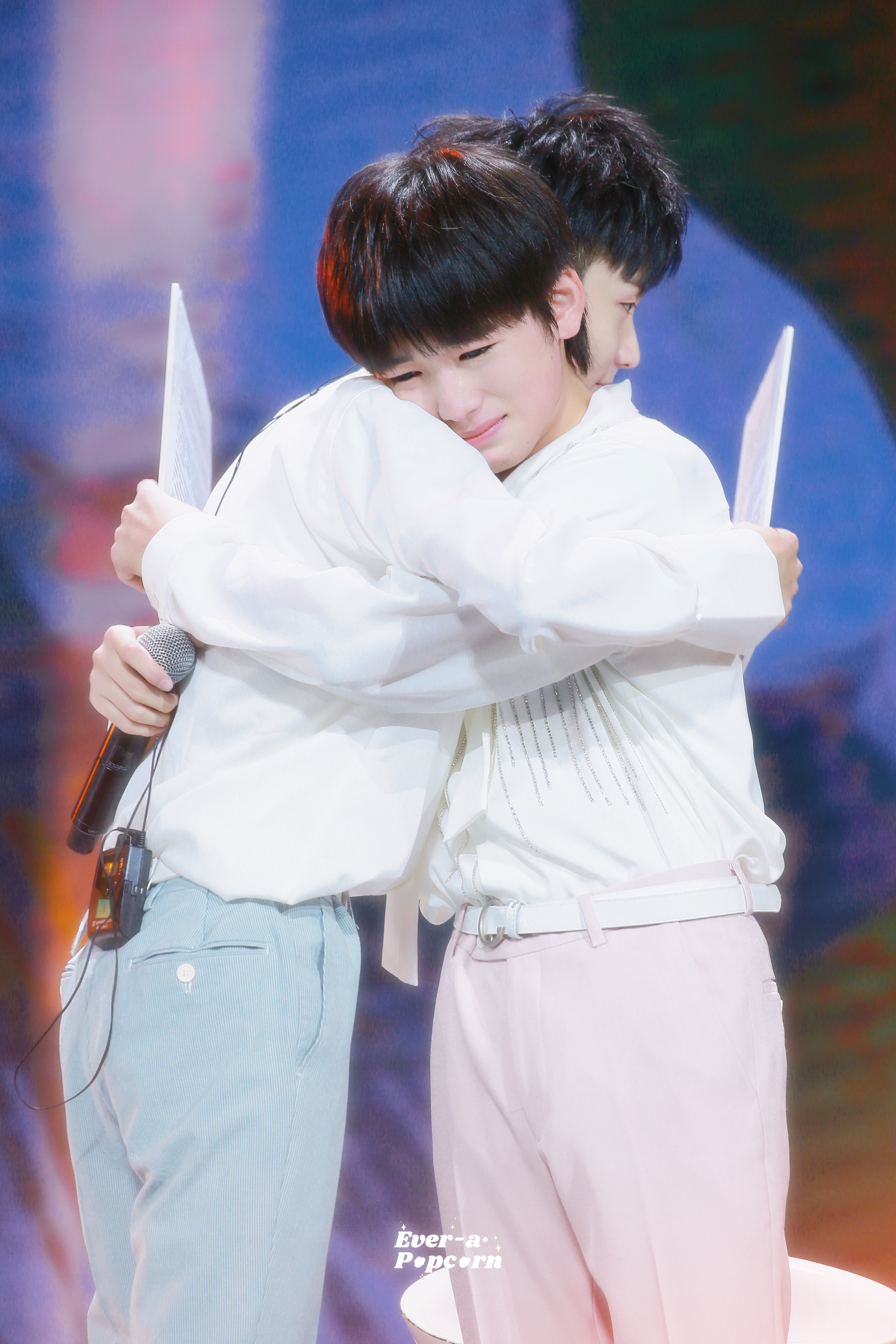 「我一直在你身旁 从未走远」 