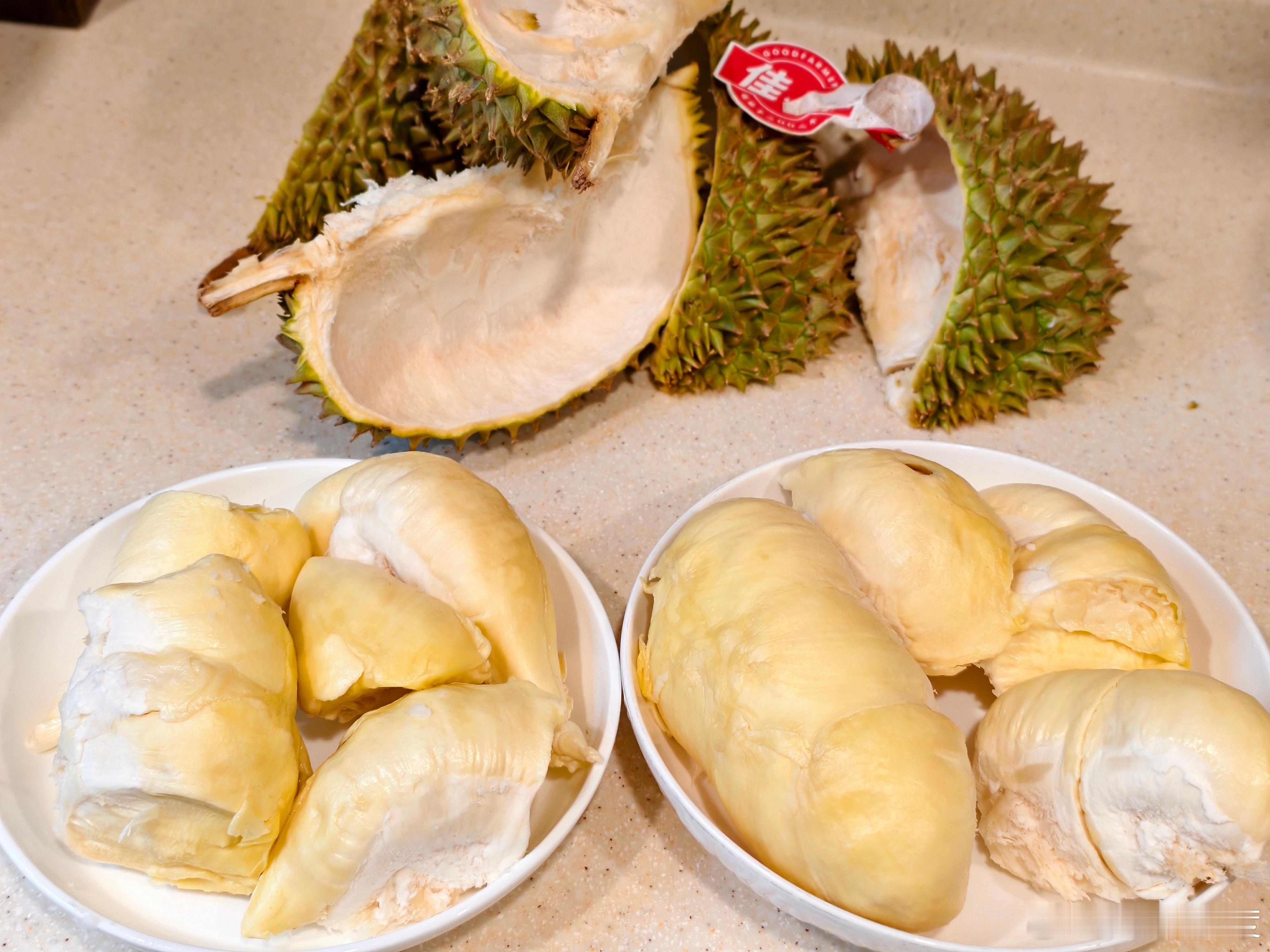 最近很久没买榴莲了，这次在超市选了一个29.9金枕榴莲，这个果型很棒，188块出