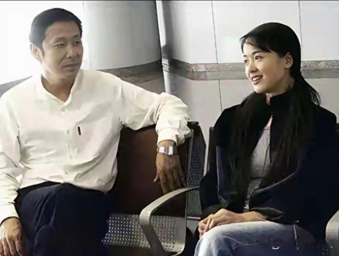 陈道明和左小青年轻的时候！一个儒雅清俊气场强，一个清纯灵动氧气感拉满，同框画面太