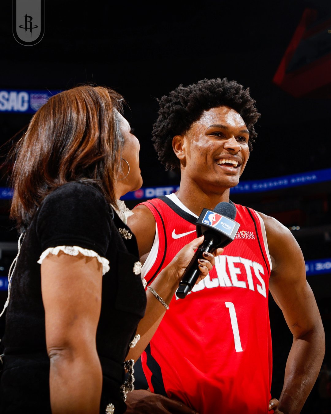 以一场胜利开启周末！火箭社媒晒昨日战胜活塞的赛场瞬间